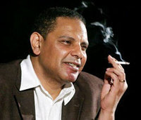 صورة المؤلف علاء الأسواني